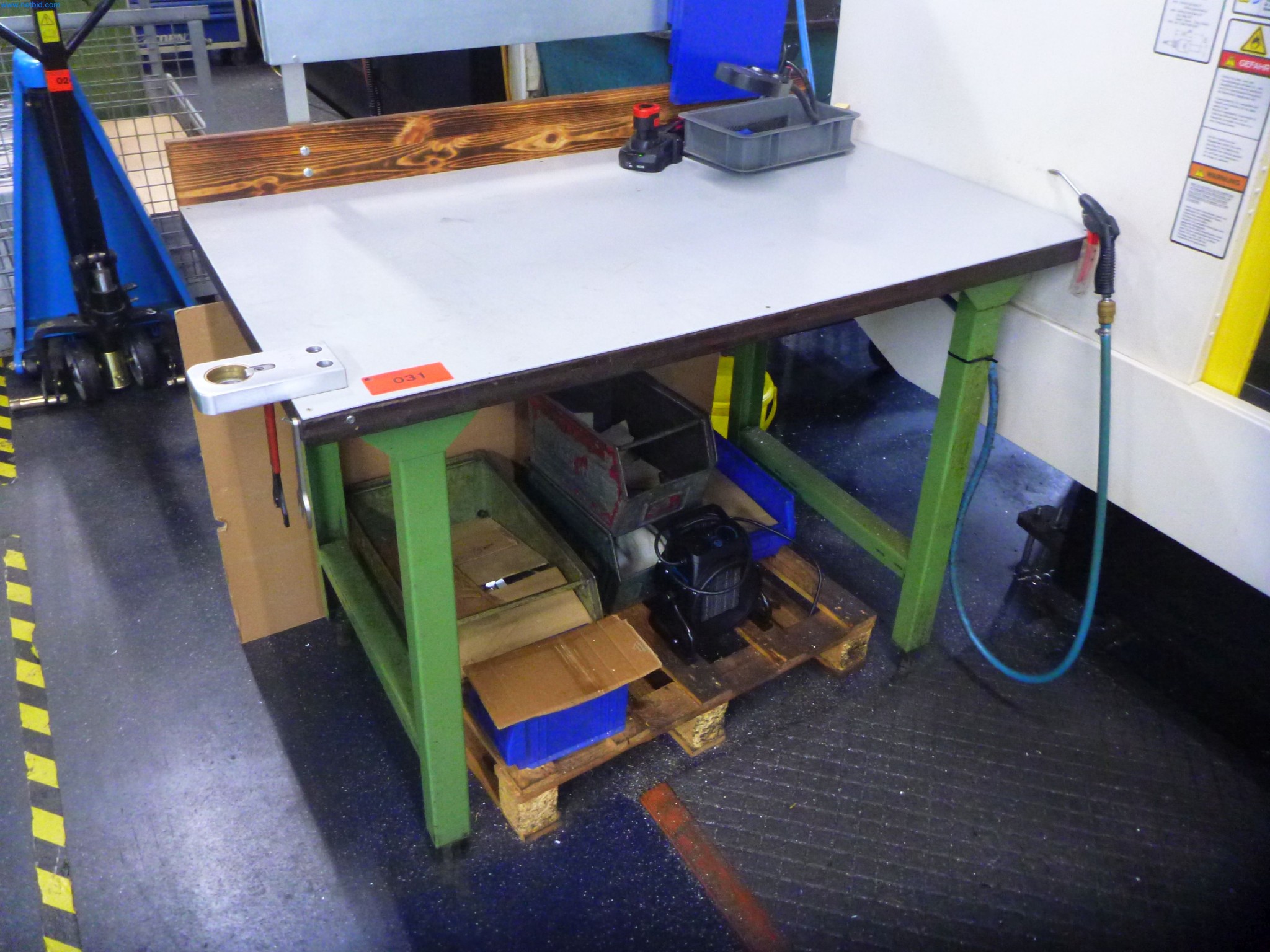 7 Arbeitstische